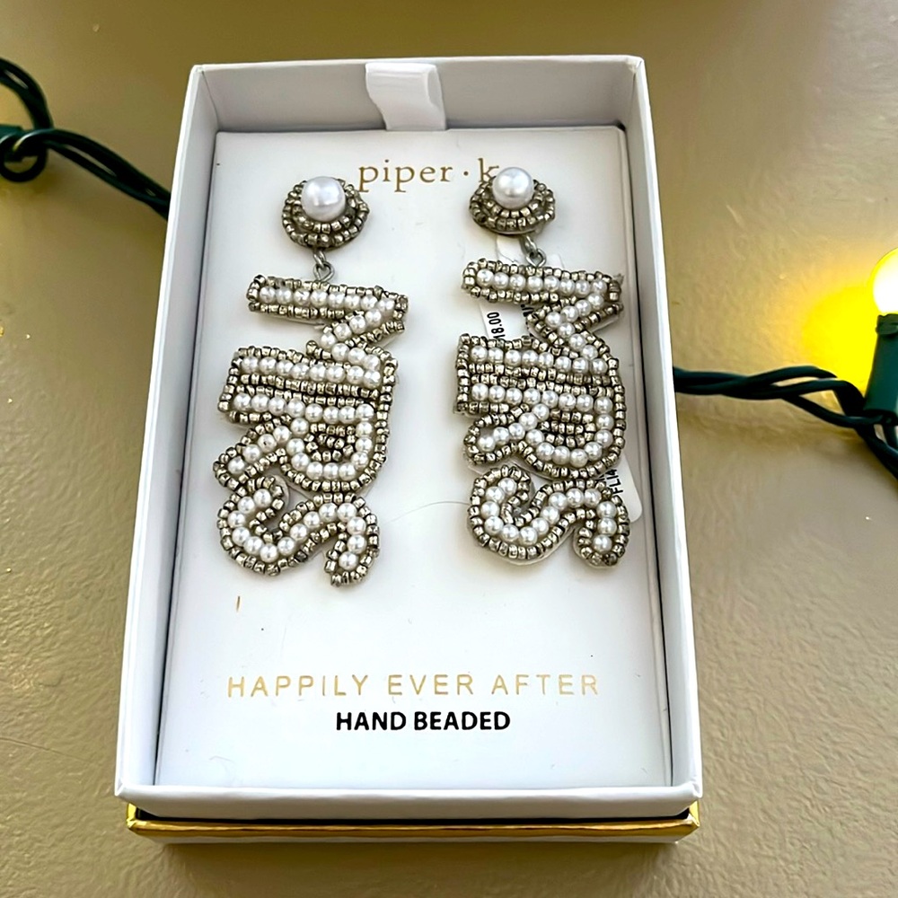 💒 Wedding Earrings ‘MRS’ Pearl • Hand Beaded • piper•k • Wedding Glam